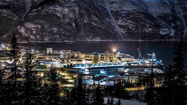 <p><b>KJØPER STRØM:</b> Vindkraften skal brukes her i Alcoas smelteverk for aluminium i Mosjøen.</p>