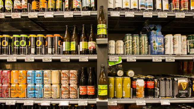 <p><b>ØLSALG:</b> Det er hard konkurranse om å få plass i Remas butikkhyller.</p>