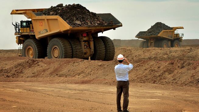 <p><b>INVESTERER I KOBBER:</b> Elektriske kjøretøy trenger kobber, og det driver investorene til kobberselskapene, i takt med en økende elbilproduksjon. Her fra en kobbergruve i Mongolia, operert av selskapet Rio Tinto.</p>