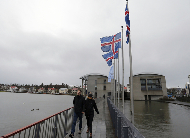 <p><b>14. PLASS:</b> Island er dårligst i klassen blant landene i Norden. Landets økonomi ble hardt rammet av finanskrisen, men skårer nå relativt høyt for landets økonomiske kvalitet med en 17. plass. Islands sterkeste sider er sosial kapital, høy grad av personlig frihet, fravær av vold og kriminalitet.</p>