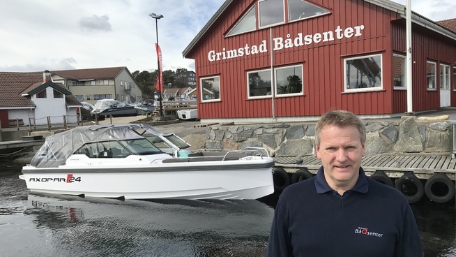 <p><b>SLO REKORD:</b> Ved Grimstad Bådsenter slo de salgsrekord i mars. Daglig leder Anders Topland melder om at forhandleren snart går tom for noen av de mest populære modellene, allerede før sesongen har startet for fullt. </p>