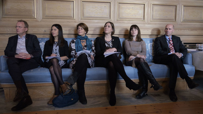 <p><b>BYRÅDET:</b> Fra venstre: Byrådsleder Raymond Johansen (AP), byråd for miljø og samferdsel Lan Marie Nguyen Berg (MDG), byråd for oppvekst og kunnskap Tone Tellevik Dahl (AP), byråd for byutvikling Hanna E. Marcussen (MDG), byråd for kultur, idrett og frivillighet Rina Mariann Hansen (AP) og byråd for næring og eierskap, Geir Lippestad (AP).</p>