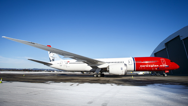 <p><b>GARDERMOEN:</b> – Vi må gjøre alt vi kan for å forhindre et globalt kappløp mot bunnen i flybransjen, uttaler Bernie Sanders. Her er et av Norwegians nye langdistansefly, av typen Boeing 787-9 Dreamliner, som landet på Oslo lufthavn i januar,</p>