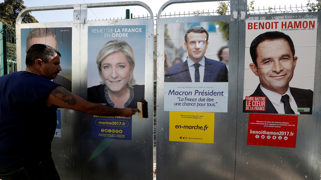 <p><b>JEVNT:</b> Emmanuel Macron (midten) og Marine Le Pen ligger svært nære hverandre på meningsmålingene. Benoît Hamon, som henger til høyere, ligger et stykke bak med rundt åtte prosent.</p>