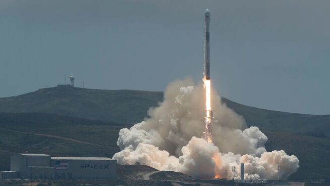<p>Her skytes SpaceX-raketten Falcon 9 opp fra Air Force Base i California i slutten av mai.</p>