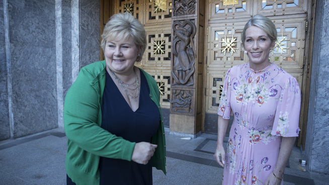 <p><b>HOLDER TALE 31. MAI:</b> Statsminister Erna Solberg sammen med Anita Krohn Traaseth etter talen på Innovasjon Norges arrangement «Innovasjonstalen 2018 Merkevaren Norge». </p>