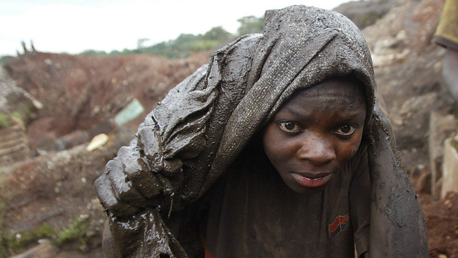 <p><b>UNG GRUVEARBEIDER:</b> Arkivbilde fra koboltgruven Shinkolobwe i DR Kongo.</p>