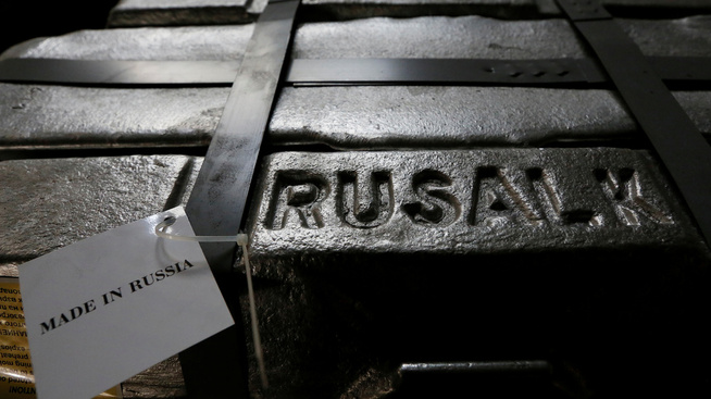 <p><b>RAMMET AV SANKSJONER:</b> Russiske Rusal sto for syv prosent av verdens aluminiumsproduksjon i fjor. Her fra et aluminiumsverk i Sibir.</p>