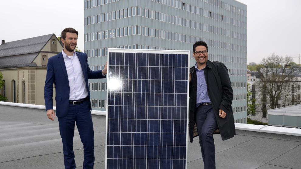 
<p><b>TAR TAK:</b> Hafslunds konserndirektør for varme Eirik Folkvord Tandberg og konsernsjef Daniel K. Siraj skal samarbeide om solcelletak.</p>
