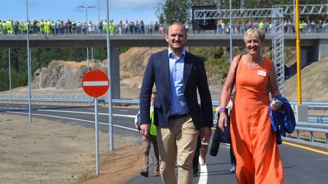 <p>Nye Veier skal få ned veikostnadene ved hjelp av raskere planlegging, større og mer sammenhengene prosjekter, og tidligere involvering av entreprenørene</p>