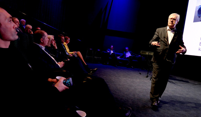 MØTTE LOKALE BEDRIFTER: Konserndirektør Helge Otto Mathisen på den NHO Telemark og Vestfolds regionale årskonferanse tirsdag.