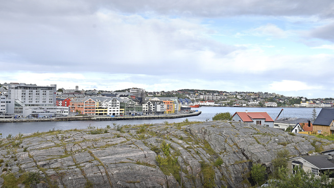<p><b>HØY LEDIGHET:</b> Arbeidsledigheten i Kristiansund kommune er på 4,5 prosent av arbeidsstokken. På landsbasis tilsvarer ledigheten 2,8 prosent av arbeidsstokken. Her fra Kirklandet, Kristiansund sentrum.</p>
