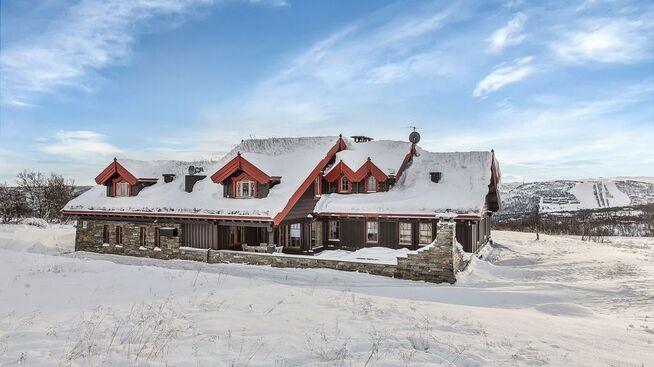 <p><b>most expensive:</b> For 46 million får no less than 700 square foot cabin, two garages, a wine cellar and swimming pool.</p>