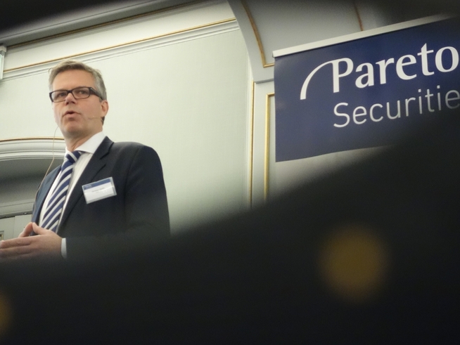 <p><b>SPÅR VEKST:</b> Statsstøtte, teknologiutvikling og utenlandske penger bidrar til vekst innen nordisk vind- og solkraft, ifølge Christian Sjødin i analysefirmaet Nena, her på Paretos kraft- og fornybarkonferanse 19. januar.</p>