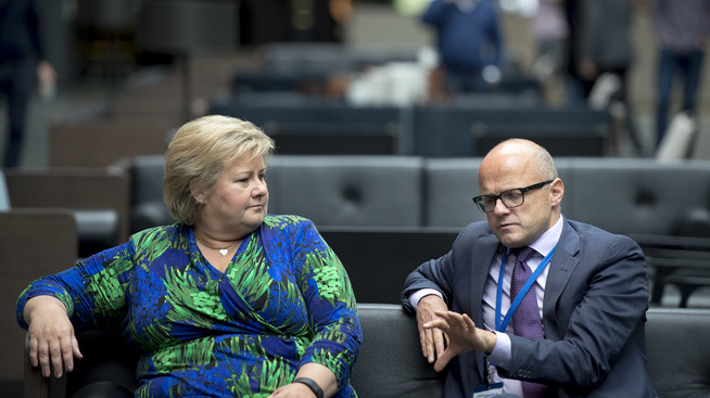 <p><b>FAITH</b>: The climate and the environmentøminister Vidar Helgesen, here together with prime minister Erna Solberg, believe Birol underestimate technology within the number of heavy transport trucks.</p>