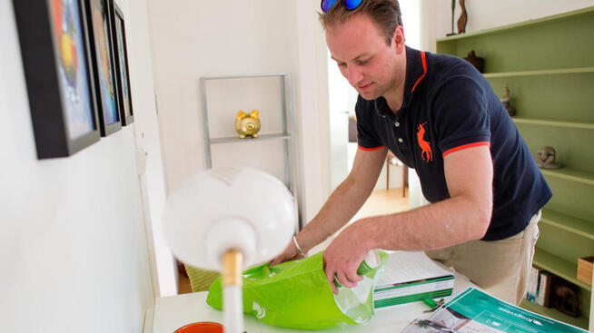 <p><b>TUNGT:</b> – Det var kortere til pengene i fjor, sier eiendomsmegler Arne T. Sogn da E24 ble med ham på visninger onsdag. </p>