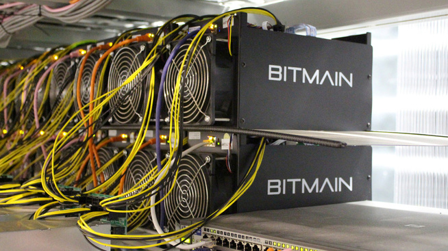 <p>Antminer er hovedproduktet til kinesiske Bitmain, en kraftig maskin designet for å utvinne bitcoin og annen kryptovaluta.</p>