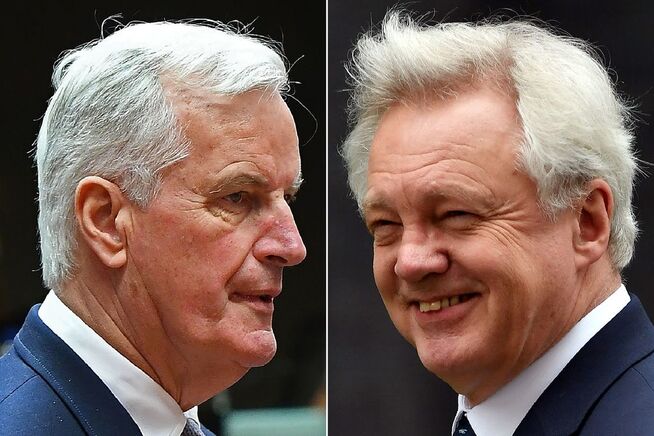 <p><b>MØTES I BRUSSEL:</b> EU-forhandler Michel Barnier og brexitminister David Davis møtes i Brussel på mandag for å starte de formelle forhandlingene om Storbritannias utmelding av EU.</p>
