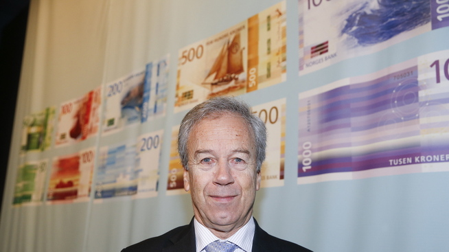  <p><b>FORNØYD:</b> the Governor Øystein Olsen in front of the new banknotes.</p> 