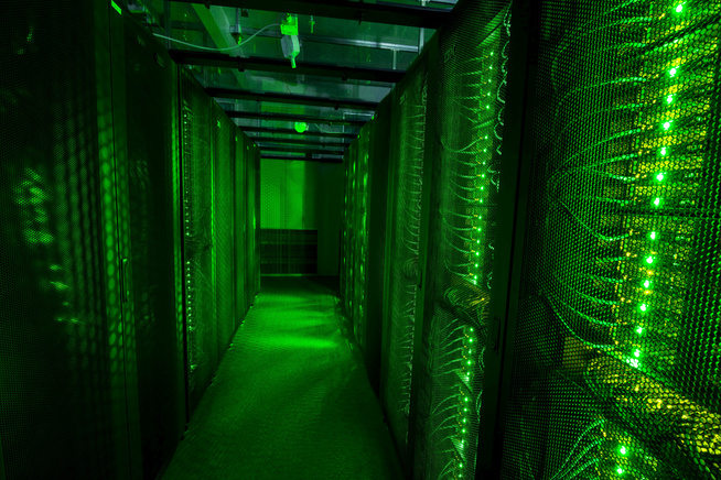 <p>BLOCKCHAIN: Blokkkjeden av «hasher» har fått sitt gjennombrudd med kryptovalutaen, men vil få mange flere anvendelser i fremtiden, spår ekspert. Her representert ved et serverrom i Hafnafjordur på Island.</p>