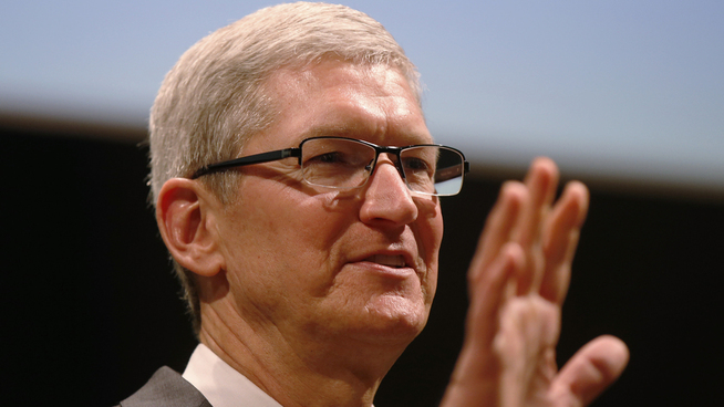 <p><b>ADVARER:</b> Apple-sjef Tim Cook misliker FBIs angivelige ønske om å lettere kunne bryte seg inn i smarttelefoner for å innhente informasjon.</p>