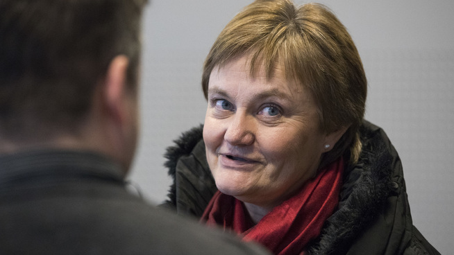 <p><b>NATURLIG Å UTREDE:</b> Finanspolitisk talsperson i Ap, Rigmor Aasrud, mener det er helt naturlig å be Finansdepartementet utrede et forbud mot at Oljefondet investerer i spillselskaper som ikke har lov til å operere i Norge.</p>