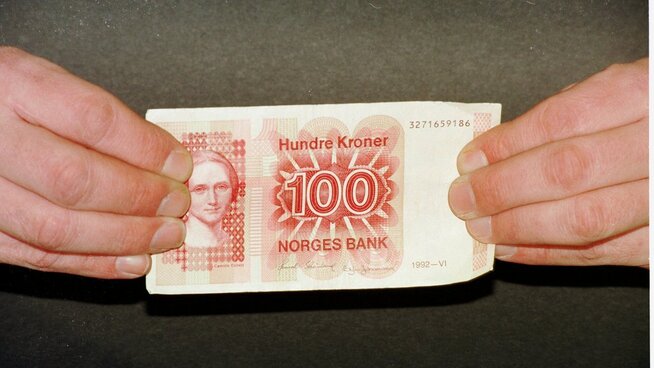 <p><b>GAMLE DAGER:</b> Slik så de forrige hundrelappene ut. Bilder er tatt i 1995.</p>