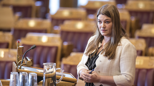 <p><b>STILLER SPØRSMÅL:</b> Opposisjonspolitiker Cecilie Myrseth (Ap) har spurt næringsminister Torbjørn Røe Isaksen (H) om svar på når han forventer å få behandlet milliardsøknaden fra Andøya Space Center.</p>