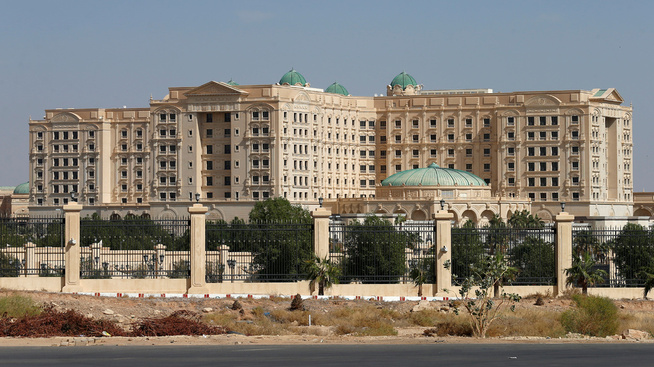 <p><b>GIGANTISK:</b> Hotellet Ritz-Carlton ligger i ambassadestrøket i Riyadh. </p>