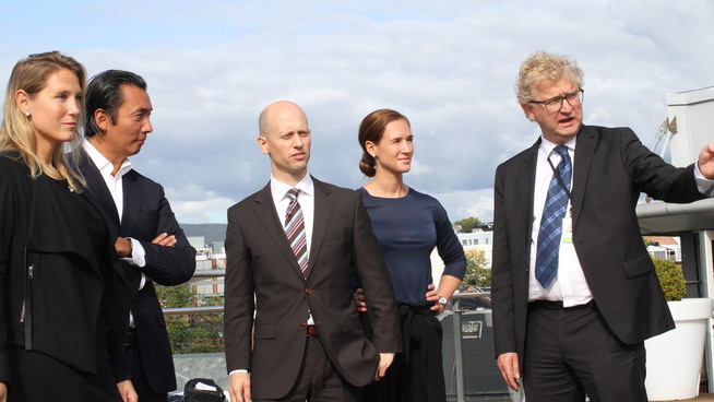 <p><b>RENTERÅDET:</b> Fra venstre: sjefstrateg Erica Blomgren i Seb, porteføljeforvalter Olav Chen i Storebrand, sjeføkonom Øystein Børsum i Swedbank, DNB Markets-analytiker Jeanette Strøm Fjære og Eika Gruppens sjeføkonom Jan L. Andreassen.</p>