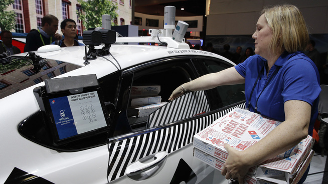 <p><b>SELVKJØRENDE LEVERING</b>: Ford har inngått samarbeid med Dominos om å levere selvkjørende biler som skal kunne levere pizza til selskapet. </p>
