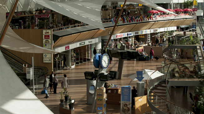 <p><b>SVENSKENE ER BAK:</b> Som i ski-VM sniker vi oss foran Sverige. Arlanda havner tre plasser bak Oslo.</p>