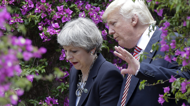 <p><b>DISKUSJONER:</b> Den britiske statsministeren Theresa May har diskutert atomavtalen med Iran med den amerikanske presidenten Donald Trump.</p>