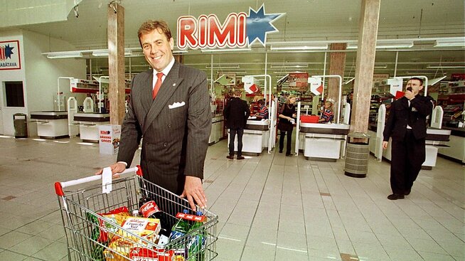 <p><b>ERFAREN:</b> Stein Erik Hagen kjenner dagligvarebransjen godt, som mangeårig eier og driver av Rimi-kjeden, samt storeier i Orkla-konsernet. Her fra åpningen av en Rimi-butikk i Riga i Latvia på 1990-tallet.</p>