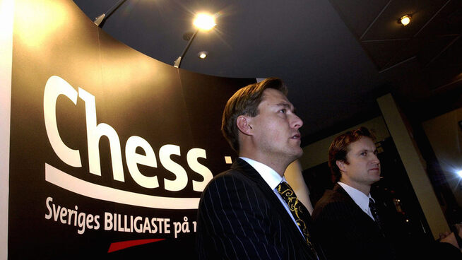 <p><b>SJAKKMATT:</b> Etter å ha kjøpt Chess i 2005 skal Telia nå legge ned mobilselskapet Chess. Her er gründer og daværende Chess-sjef Idar Vollvik (t.v.) avbildet med salgsdirektør Ole Erik Norstad under en lansering i Sverige i 2004.</p>