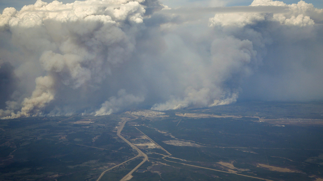 <p><b>CANADA:</b> I områdene i og rundt Fort McMurray i Alberta herjet skogbranner denne våren, noe som satte en effektiv stopper for oljeproduksjonen i området</p>