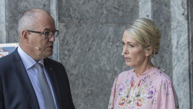 <p><b>MØTER STYRET 29. JUNI:</b> Innovasjon Norge-leder Anita Krohn Traaseth og styreleder Gunnar Bovim i prat under «Innovasjonstalen 2018 Merkevaren Norge» 31. mai 2018, samme dag som Andresen mottok henvendelse fra Katharina Andresen. Nå må Traaseth orientere om ansettelsen til blant annet Bovim. </p>