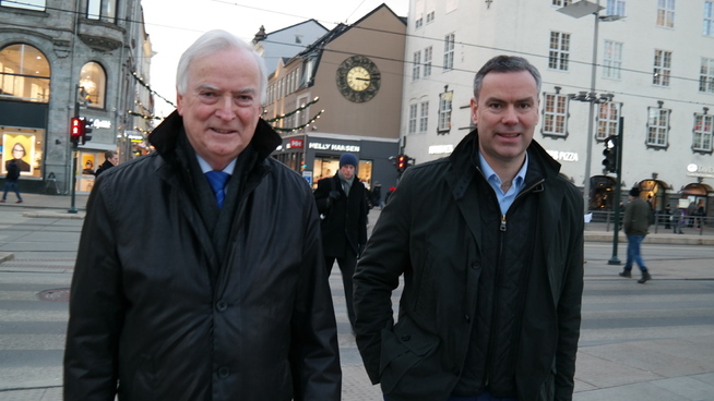 <p>Per Sævik (t.v.) og Njål Sævik fra Havila Shipping utfordrer nå Hurtigruten med fire nye skip på kystruten fra 2021.</p>