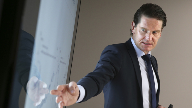 <p><b>FORSTÅR VINGLINGEN:</b> Etter den overraskende negative markedsreaksjon på signalene om videre renteoppgang i oktober, gjør Powell rett i endre oppfatning, mener sjeføkonom Kjetil Olsen i Nordea Markets – som også påpeker at vinglingen skjer med endrede økonomiske forutsetninger.</p>