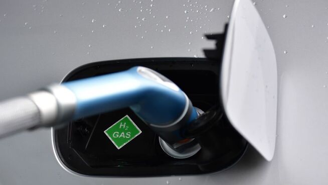 <p><b>HÅ-TO:</b> En bil fylles med hydrogen under Frankfurt Auto Show i Tyskland. </p>