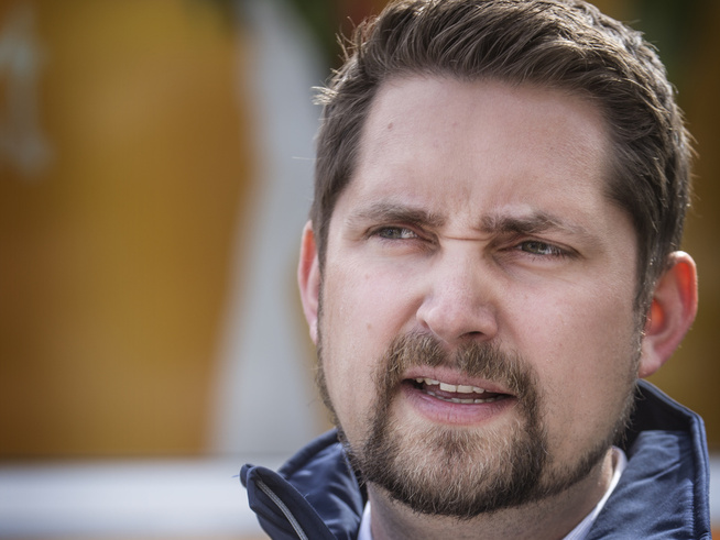 <p><b>KOLONIAL-KARL</b>: Sjefen i Kolonial Karl Munthe Kaas mener det er verre å ikke vokse, enn å tape penger i vekstfase, med henvisning til Brandhubs omsetning som har stått på stedet hvil i to år.</p>