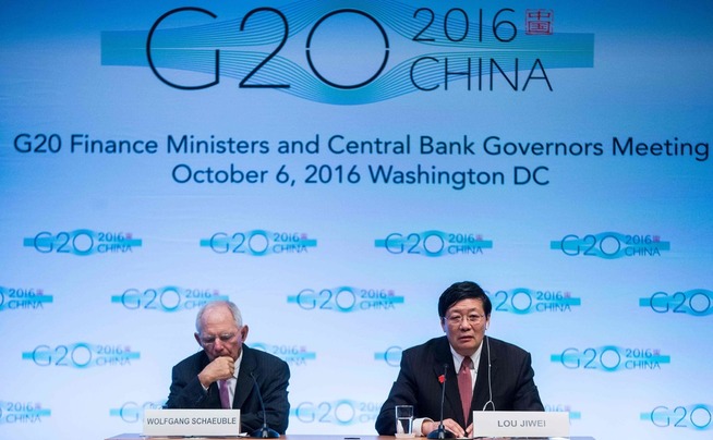 <p>G20: De tyske og kinesiske finansministrene, Wolfgang Schäuble og Lou Jiwei, under forrige G20-møte i Washington i USA i oktober.</p>