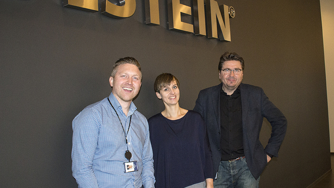<p>LAND CONTRACT: Ulstein Verft to for føfirst time building a yacht for a private owner. Here salgsdirektør Trond Skodjevåg Bø (left), architect Ann Katrin Barstad and managing direktør Kristian Sæthree.</p>