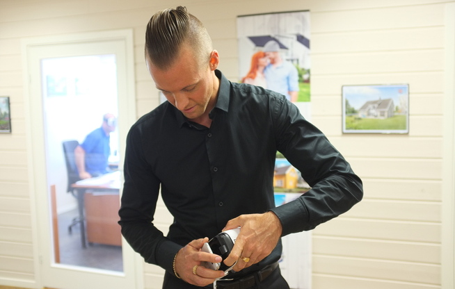 <p><b>KLARGJØR FOR VR-VISNING:</b> Vegard Westergård i Diakrit, selskapet bak teknologien. Selskapet ble grunnlagt i Sverige i 2001 og har i dag 450 ansatte, hovedkontor i Bangkok og avdelinger i Norge, Sverige, Danmark, USA og Australia.</p>