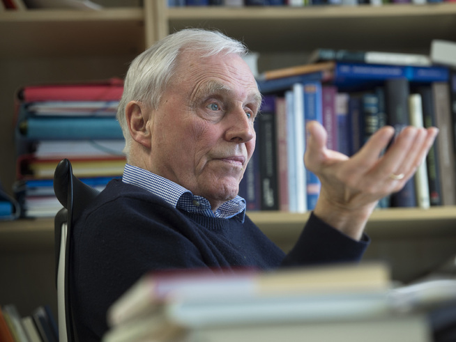 <p><b>STØTTE:</b> Professor i finans ved NHH, Thore Johnsen, støtter Oljefondets beslutning om å la Warren Buffet få være både administrerende direktør og styreleder.</p>