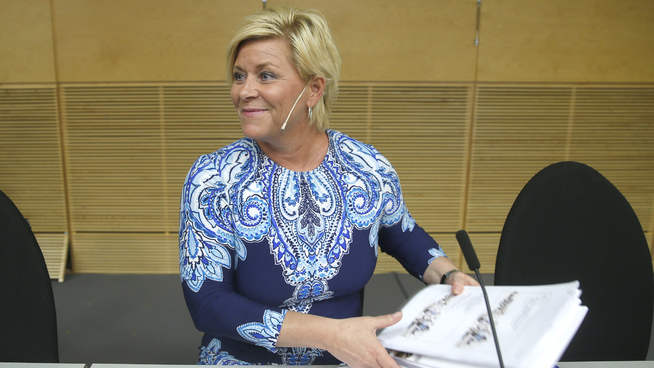 <p><b>SMURT MED OLJEPENGER:</b> Finansminister Siv Jensen holder revidert nasjonalbudsjett 2016 som hun presenterte i forrige uke. Det forteller om en stadig økende oljepengebruk.</p>