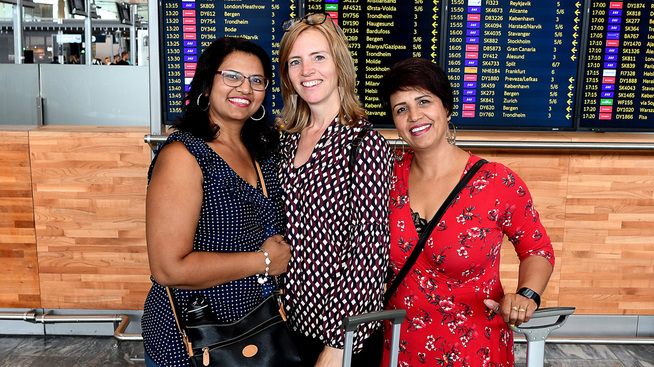 <p><b>VENNINNETUR</b>: Sonia Kaur, Brita Myreng og Usha Mahe skal til Polen for å feire bursdagen til Mahe. De planla på forhånd å reise et sted der kronekursen ville være stabil. </p>