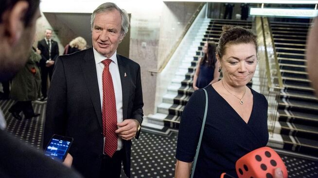 <p><b>GOD STEMNING:</b> Norwegian-gründer Bjørn Kjos var i sedvanlig godt humør – det var også NHO-topp Kristin Skogen Lund, selv om hun var skeptisk til å trille terning.</p>