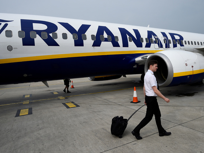<p><b>KOSTET DYRT:</b> Ryanair har de siste ukene fått på plass nye arbeidsavtaler med kabinansatte i hele Europa, men det har kostet dyrt viser mandagens rapport.</p>