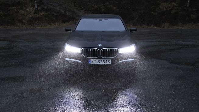 <p><b>FORSKJELLIGE UTGAVER:</b> 750Li er toppmodellen, og den eneste bensinutgaven i Norge. «Innstegsmodellen» er 730d med 211 hestekrefter, den koster fra 1,08 millioner kroner. Man kan også få den med 265 og 320 hesters diesel<br/></p>